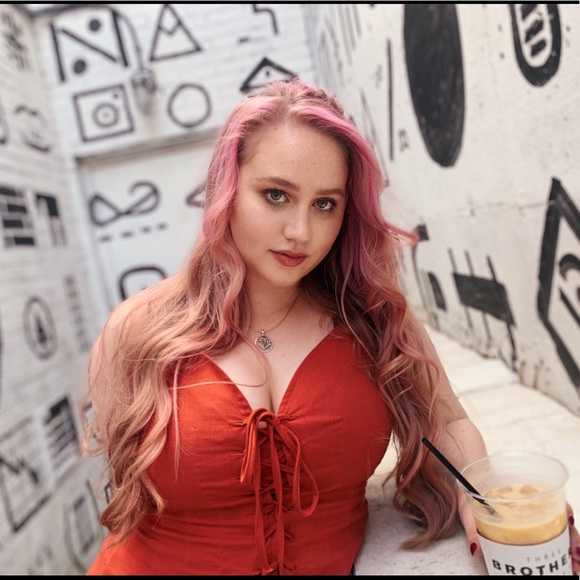 Meet your Posher, Katy - Picture 1 of 1